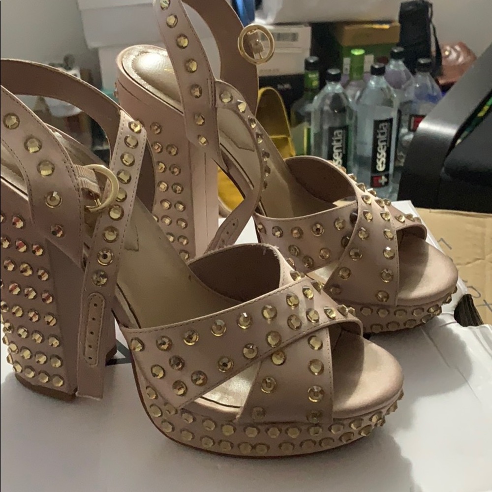 Shoes - Picture 4 of 5